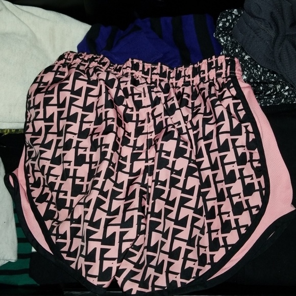 Nike workout shorts - Picture 2 of 3